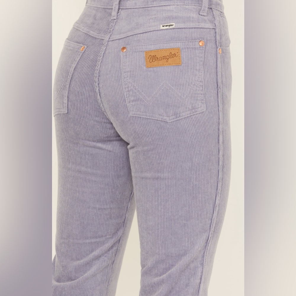 WRANGLER WOMEN'S WILD WEST HIGH RISE CORDUROY STRAIGHT JEAN. Size 34X28